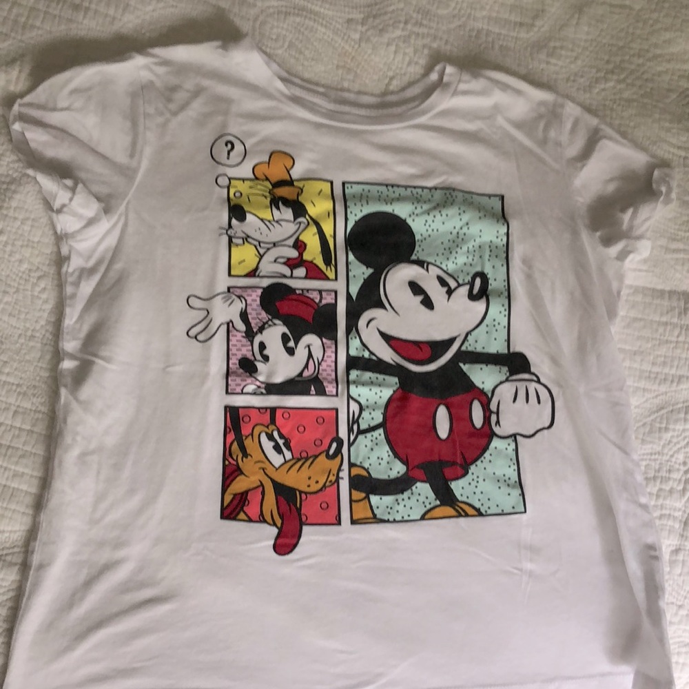 Disney women’s short sleeve tee Mickey Minnie Pluto goofy